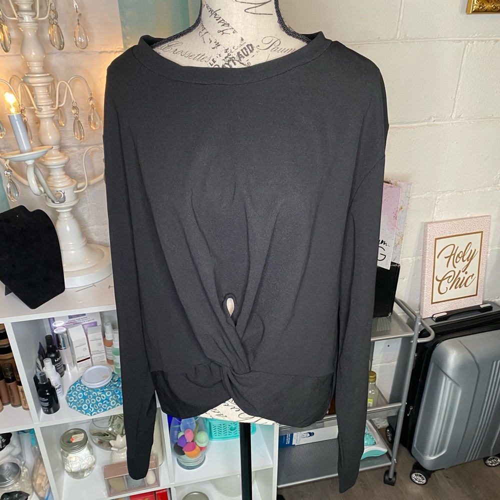 🔥NWOT!! SHEIN front tie blouse
